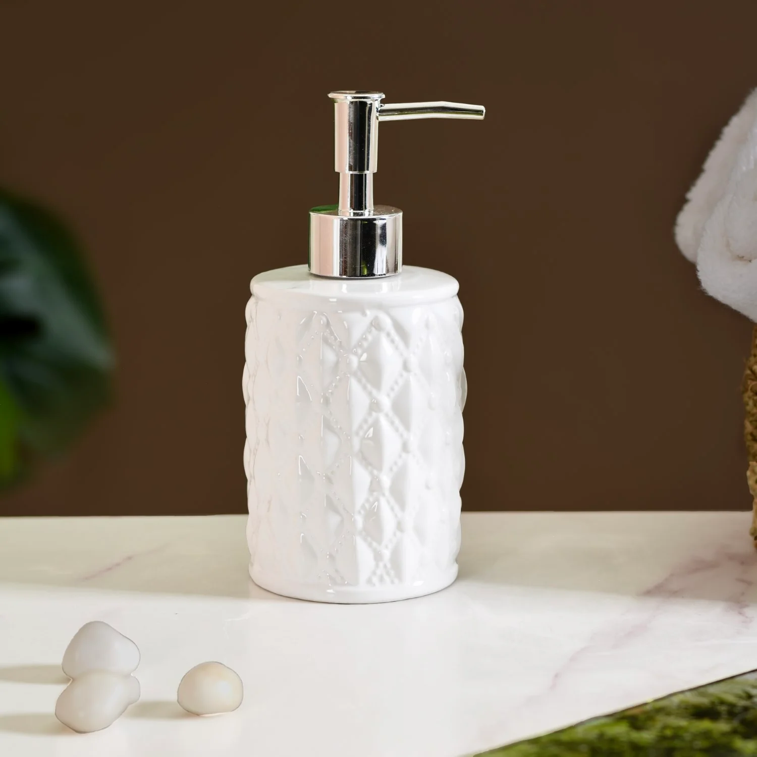 White Cross Knit Ceramic Bathroom Accessories Set Of 3 - Image 6