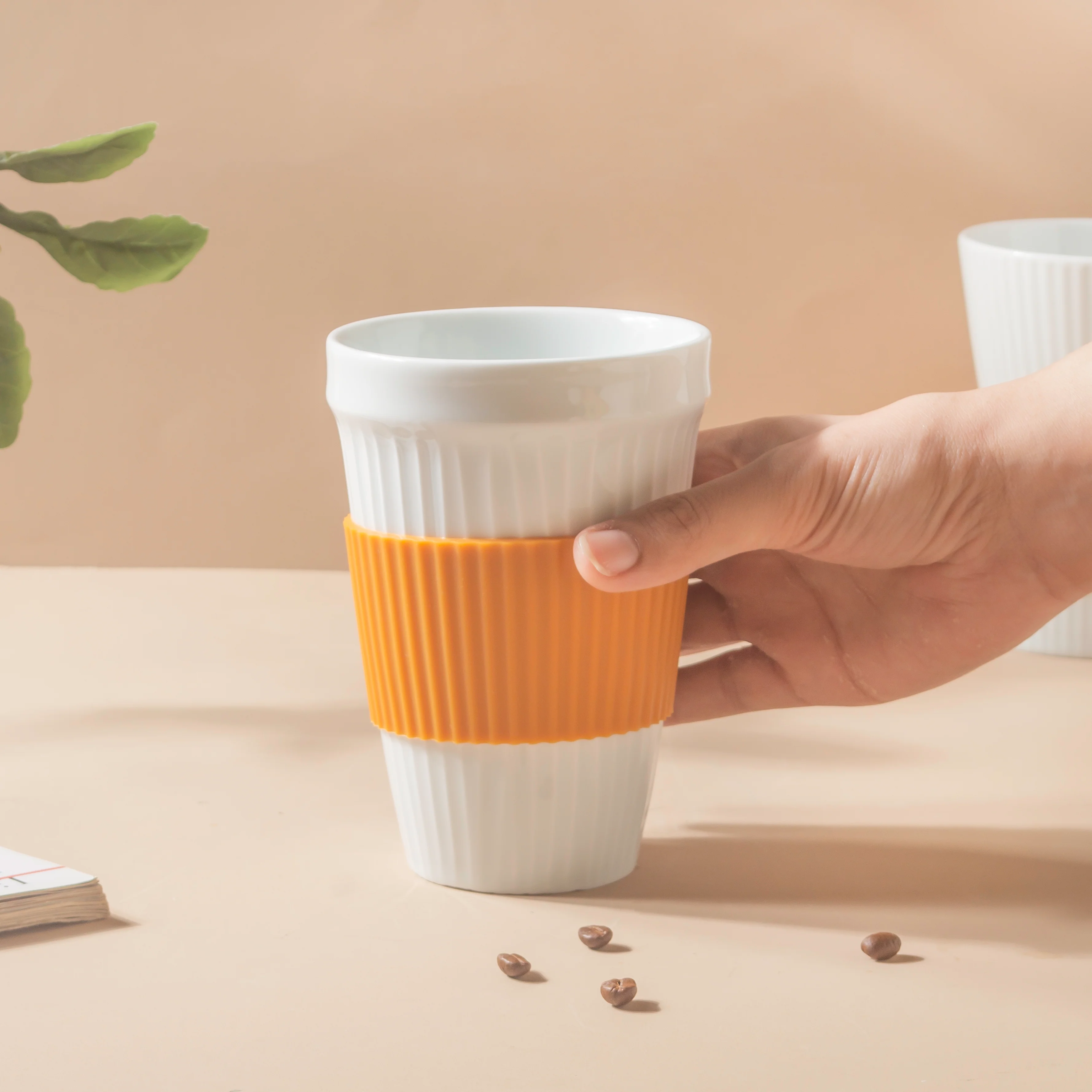 White Ribbed Drinkware With Silicone Band 400 ml - Image 2