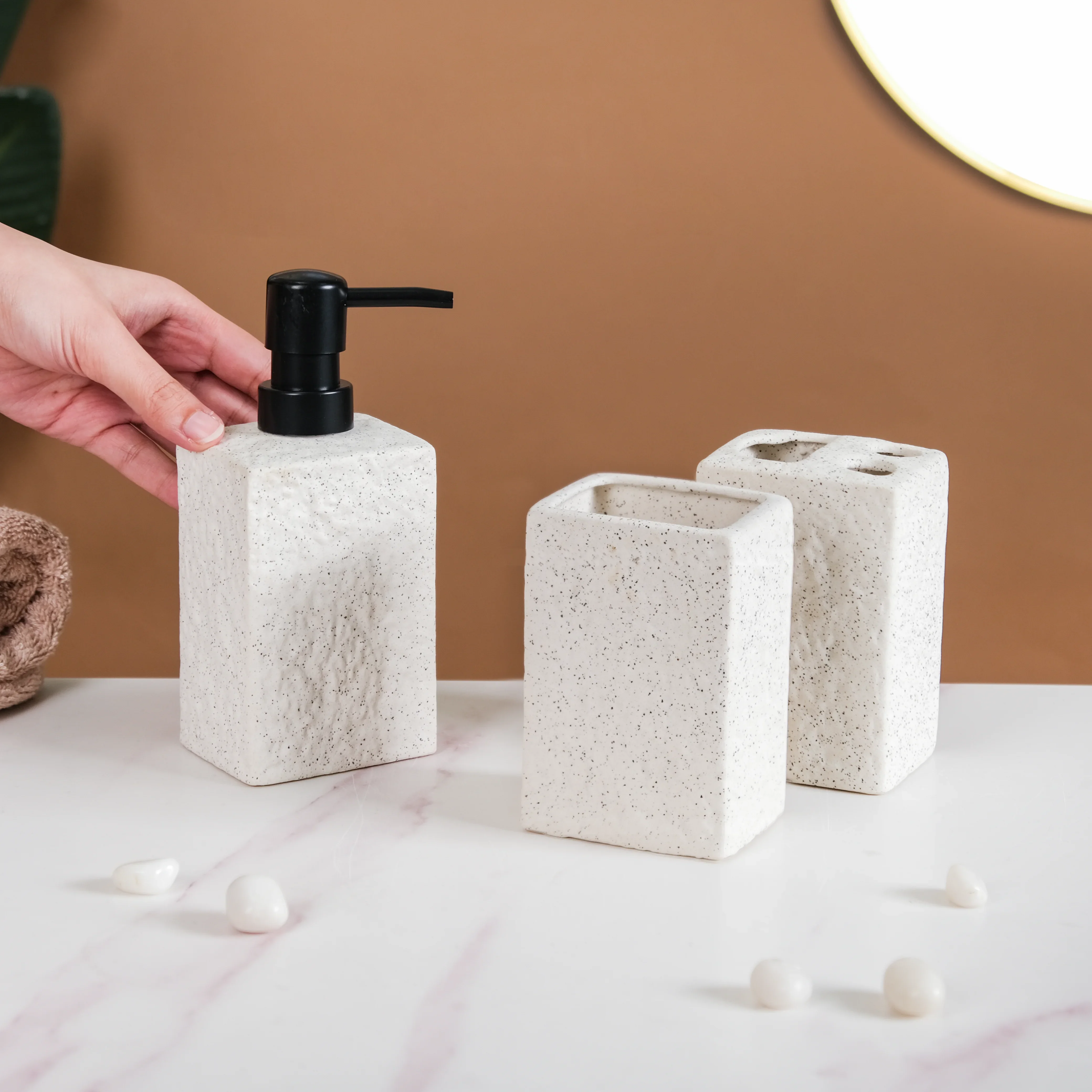 White Stone Bathroom Accessories Set Of 3 - Image 2
