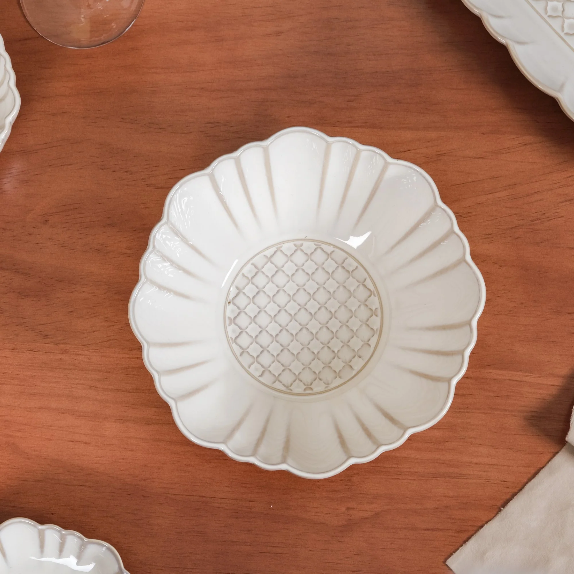 White Stoneware Design 28-Piece Dinner Set For 6 - Image 13