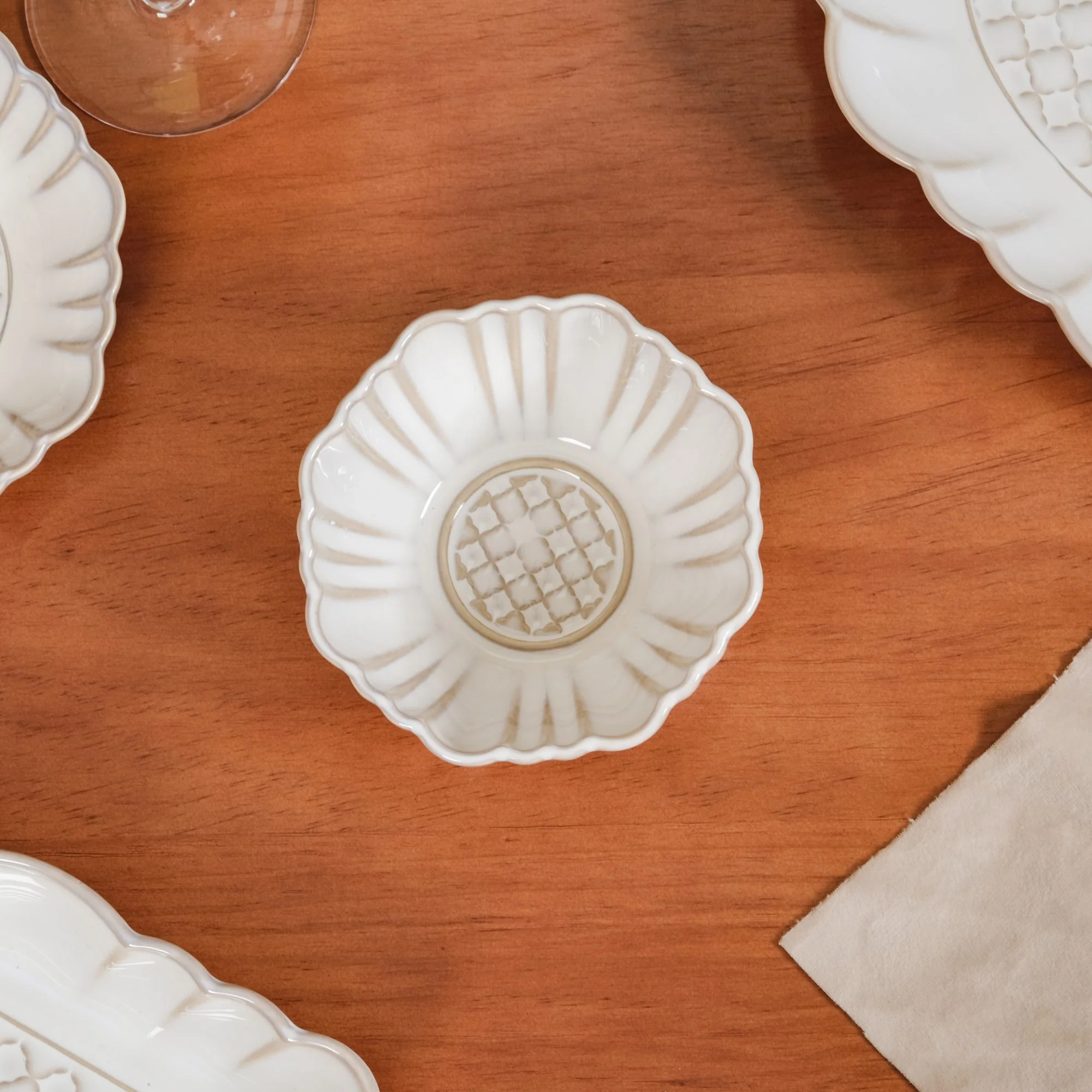 White Stoneware Design 28-Piece Dinner Set For 6 - Image 21