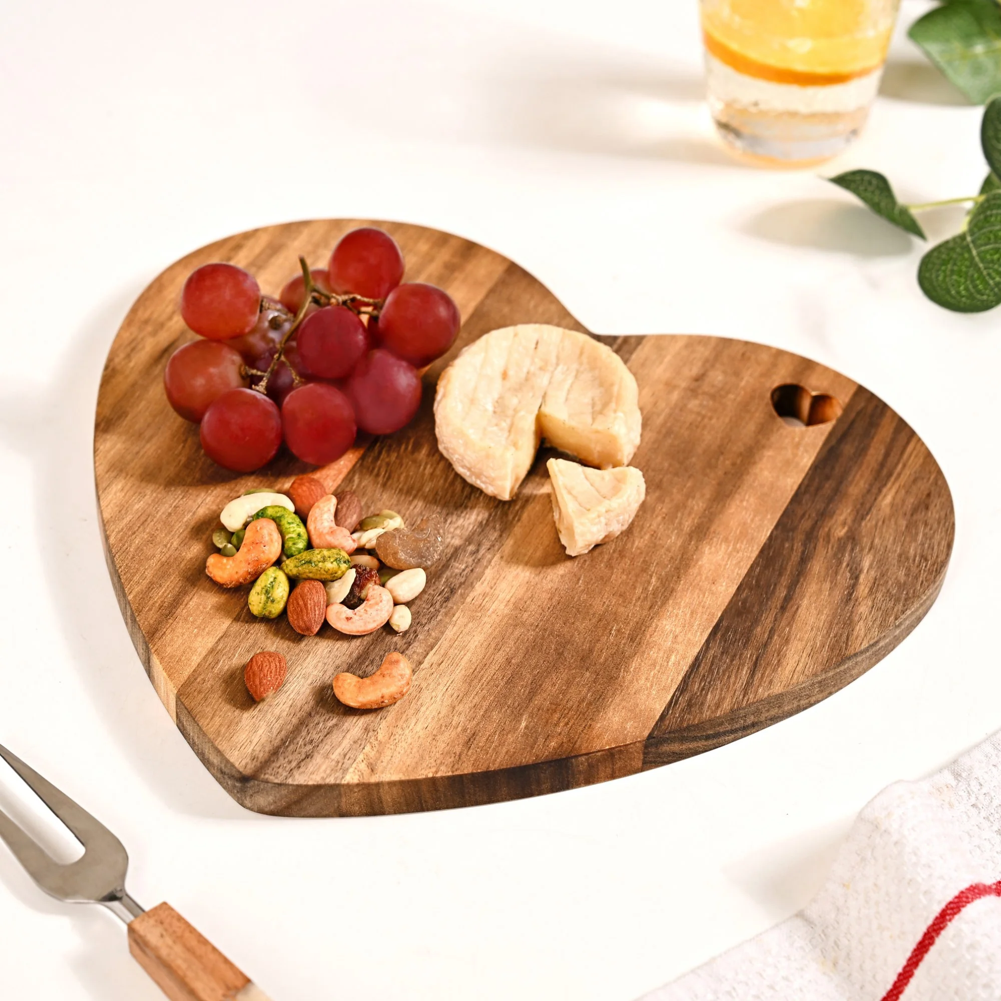 Wooden Heart Acacia Serving Platter - Image 6