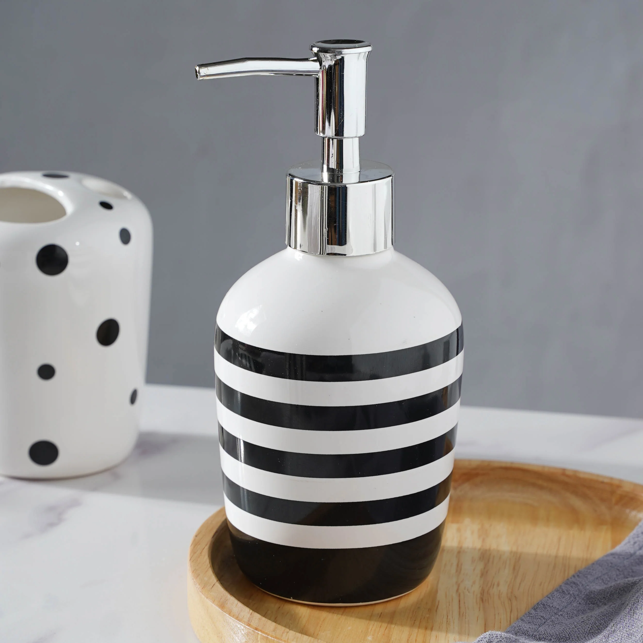 Zebra Stripes Ceramic Bath Set - Image 5