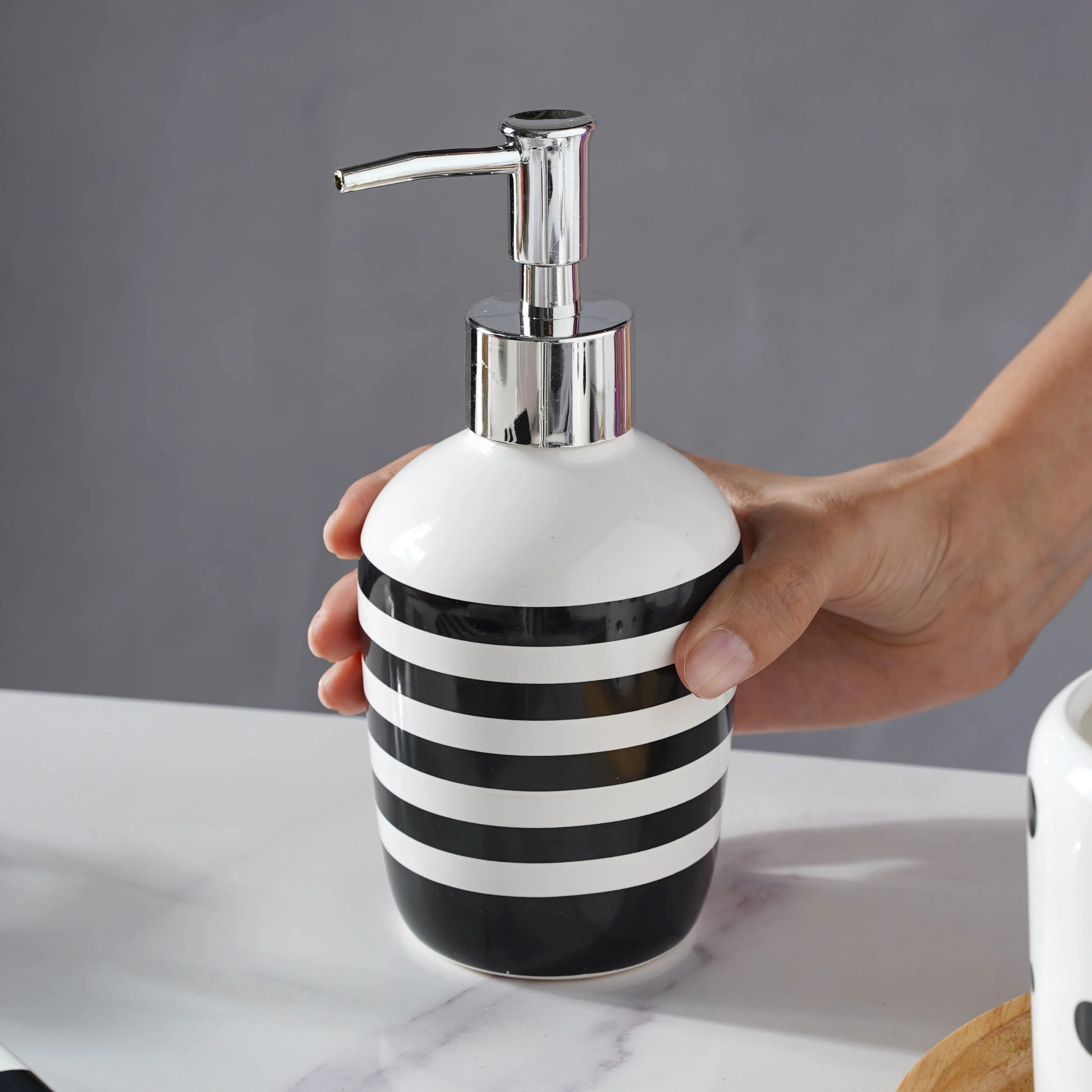 Zebra Stripes Ceramic Bath Set - Image 6