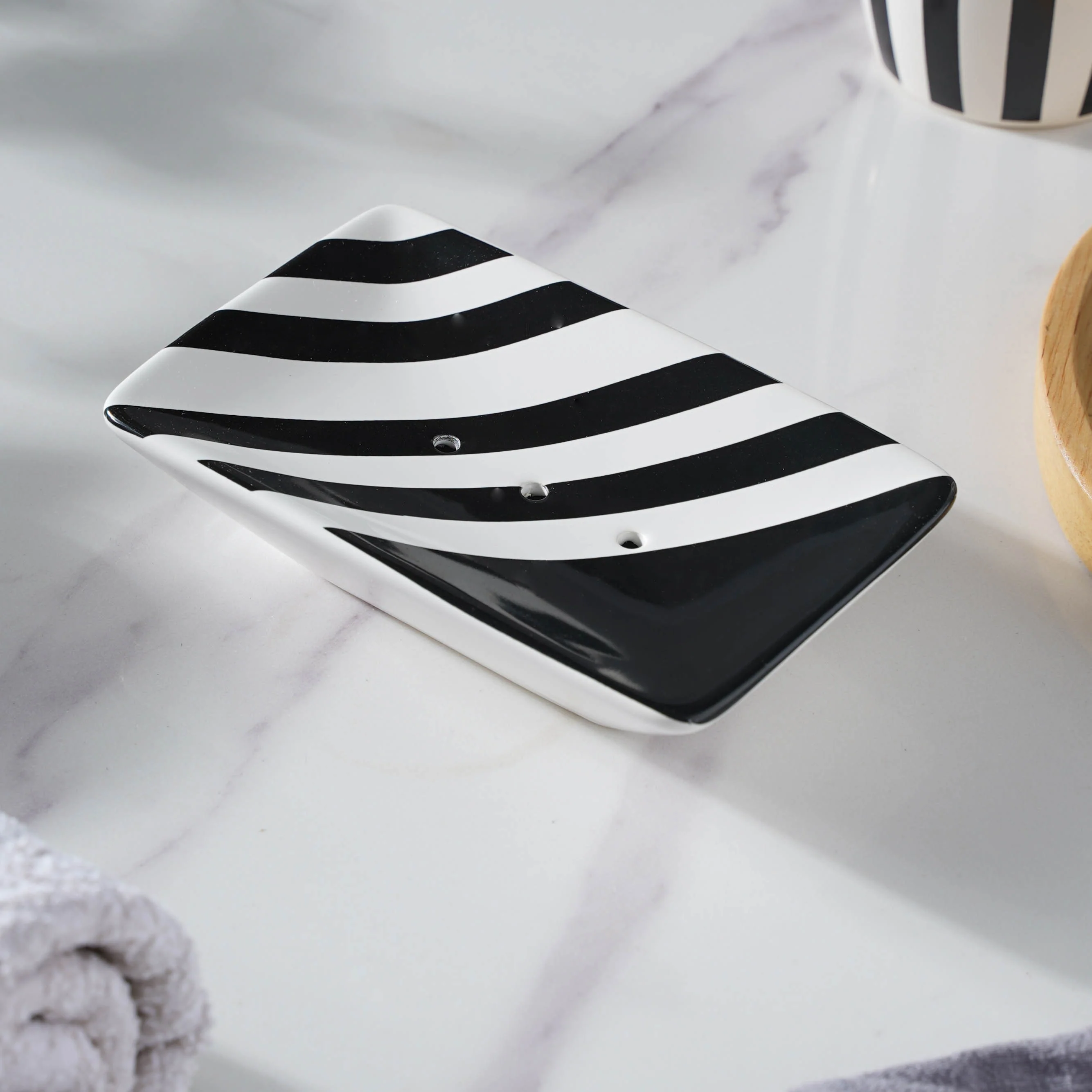 Zebra Stripes Ceramic Bath Set - Image 7